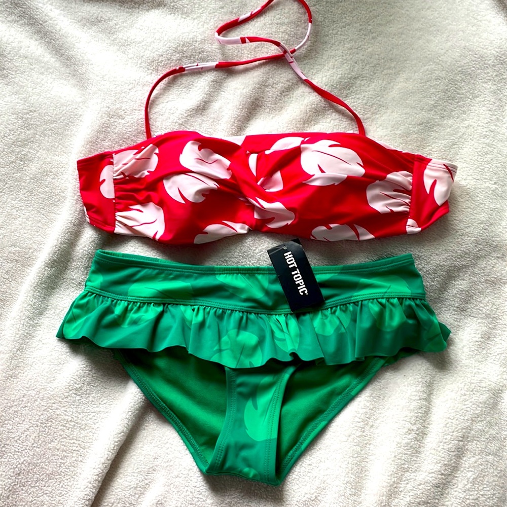 👙 TOP- Lilo and Stitch Hawaiian print bikini